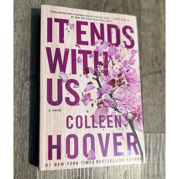 ‼️PRE-OWNED‼️ Bestseller novel - Picture 1 of 3